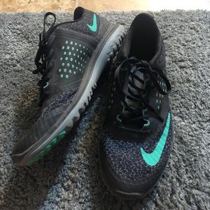 Nike Tennis Shoes